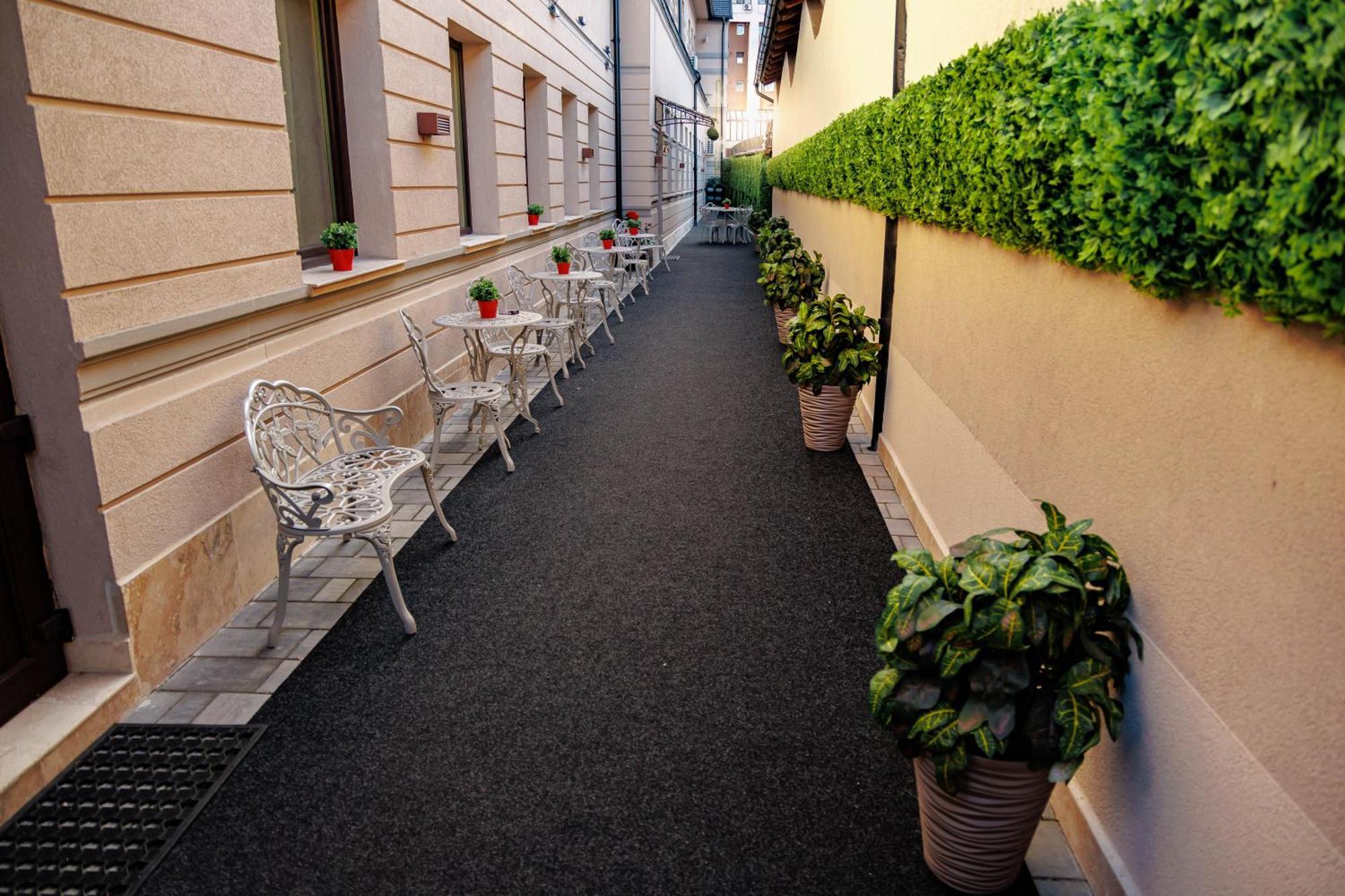 Pensiunea Infinity Târgu Jiu Exterior foto